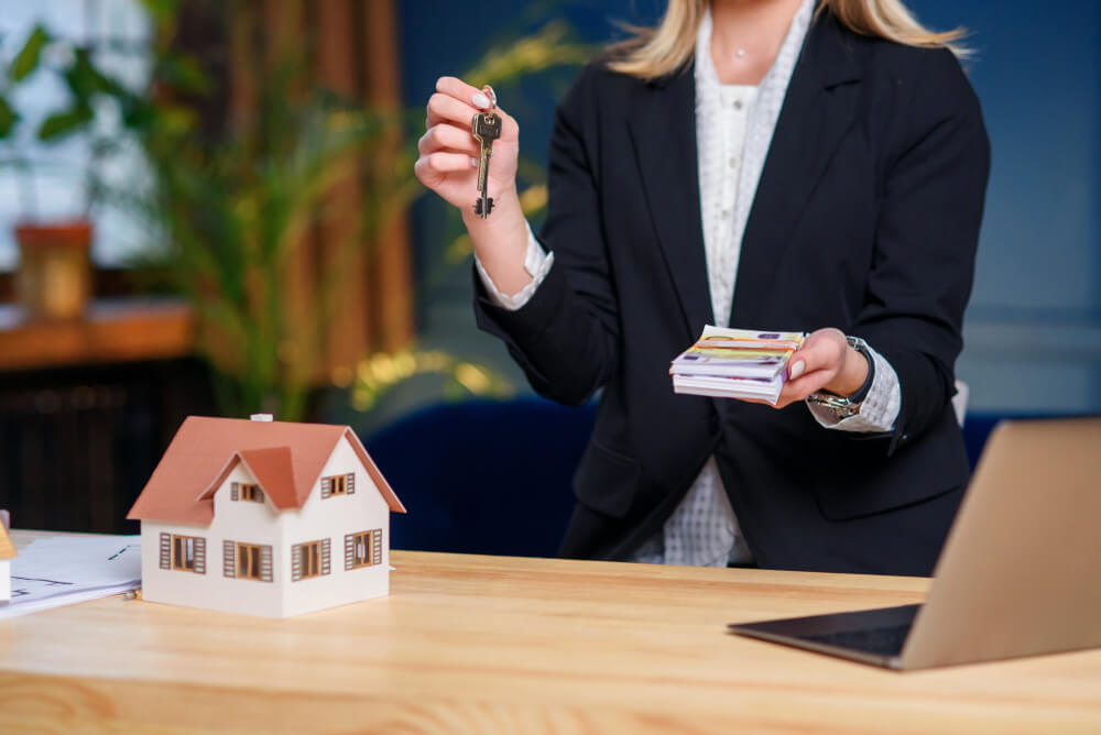 how much a real estate agent make in canada